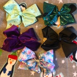FIVE JOJO BOWS